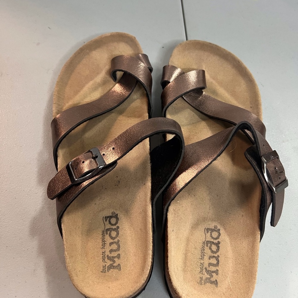 Rosé gold sandals new w/o tags - Picture 2 of 3